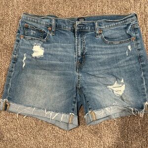 Women’s GAP 5 inch short